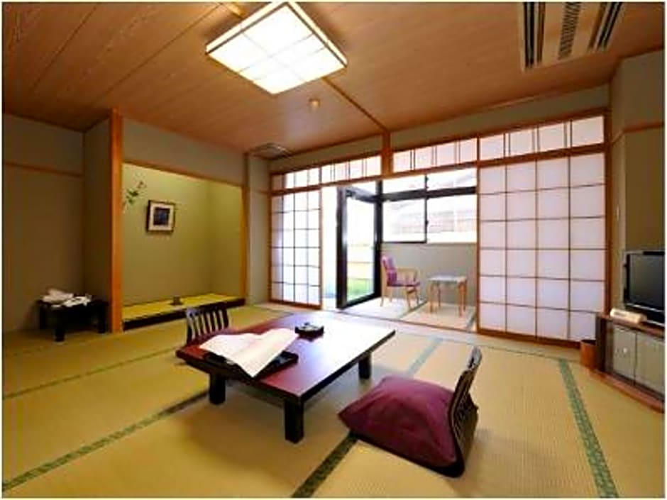 Ryoan Kazuki with Luxury Kyoto Collections KADEN