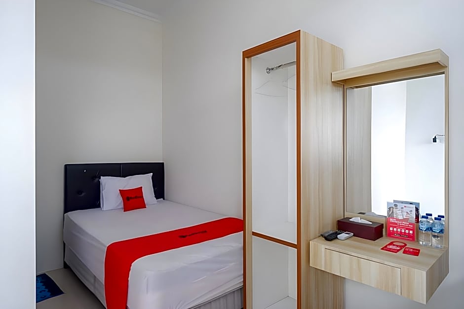 RedDoorz Syariah near RS Hermina Yogyakarta