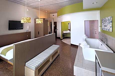 1 King Presidential Suite W/ Balcony