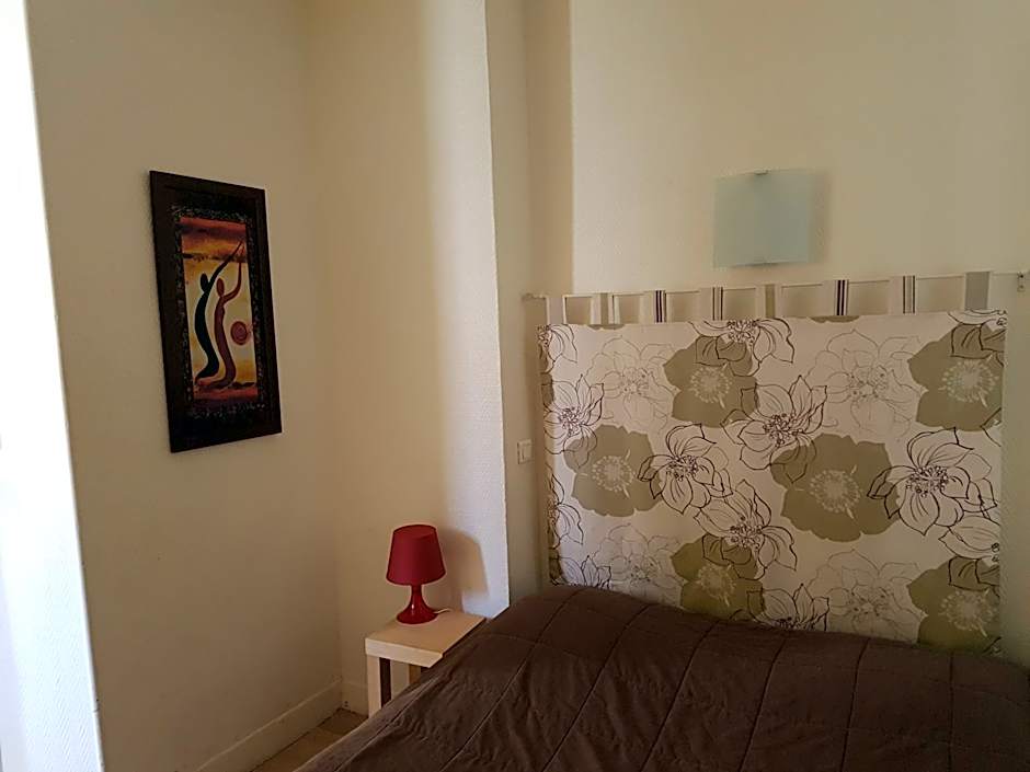 Hôtel Des Poètes avec parking sur réservation