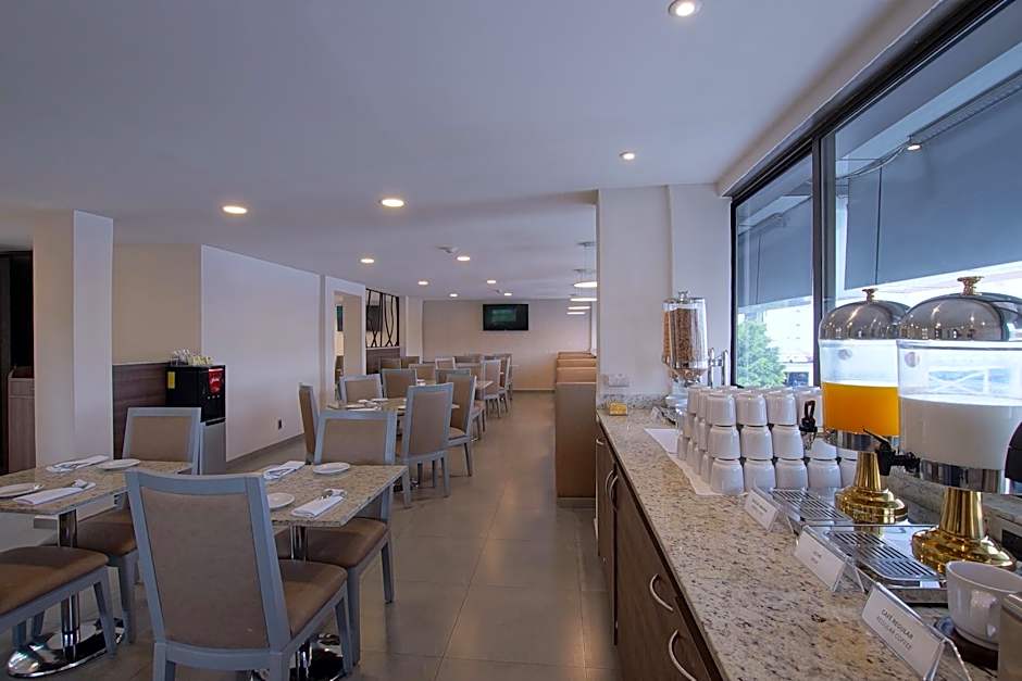 Econo Express Hotel