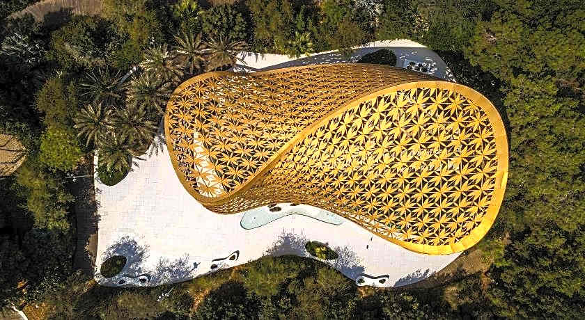 DoubleTree by Hilton Sharjah Waterfront Hotel And Residences