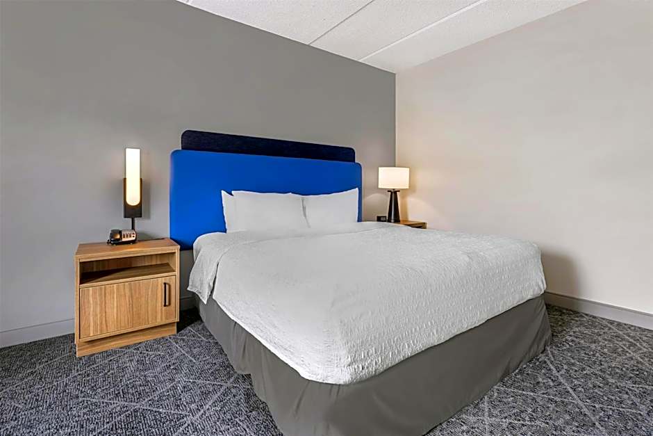Hampton Inn & Suites Pittsburgh-Meadow Lands