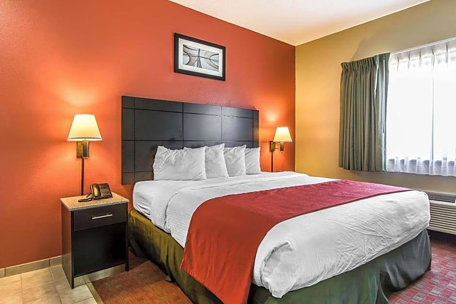 Quality Inn & Suites La Vergne