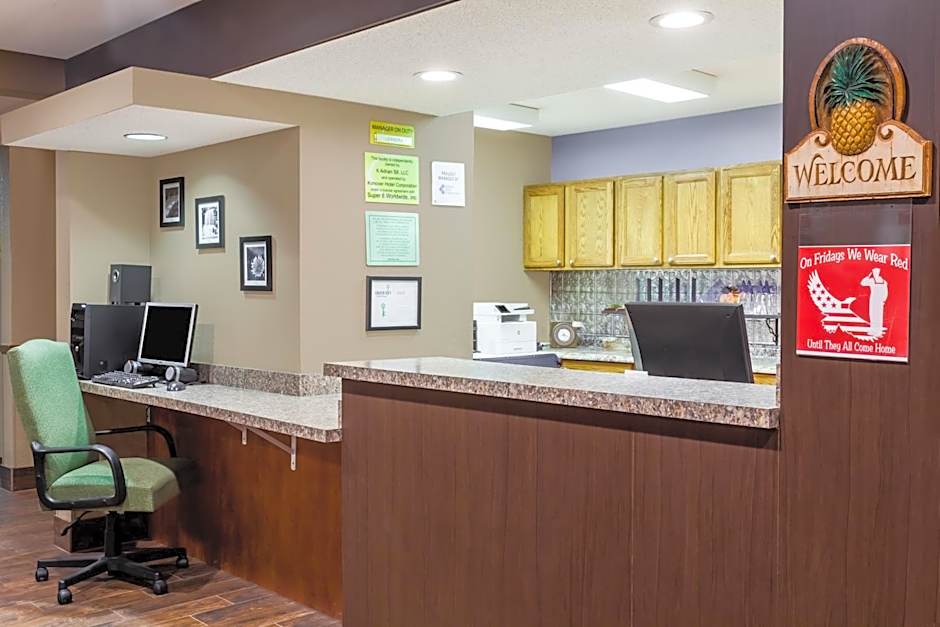 Super 8 by Wyndham Adrian