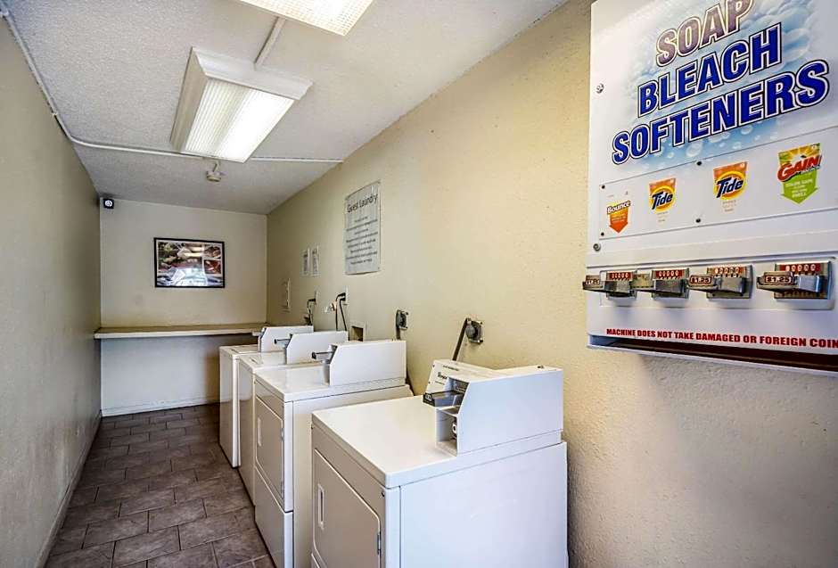 Clarion Inn & Suites Central Clearwater Beach