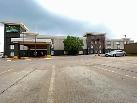 La Quinta by Wyndham Salina