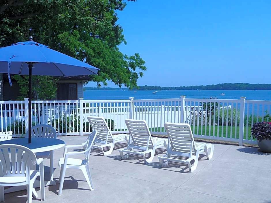 Bay Pointe Inn