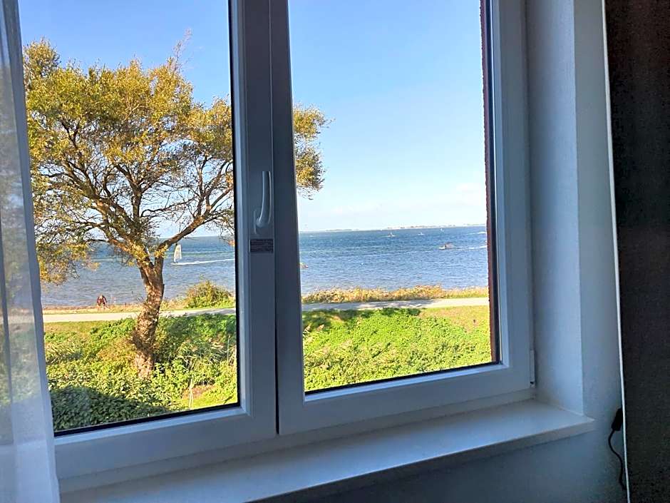 Haus Achtern Diek in erster Reihe am Meer