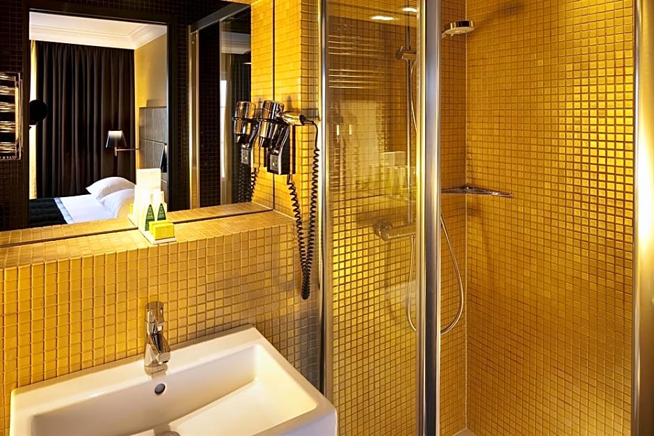 First Hotel Paris Tour Eiffel