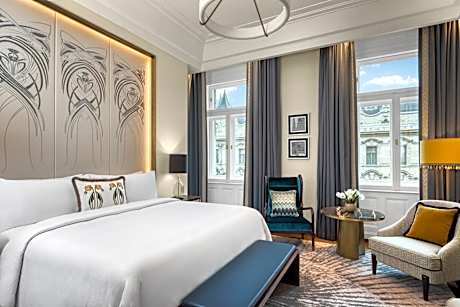 Deluxe King Room with City View
