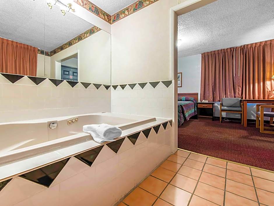 Rodeway Inn & Suites Colorado Springs