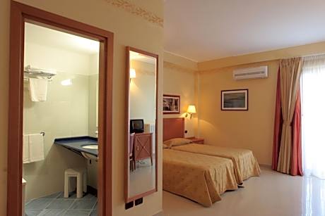 Double Room (1 Adult)
