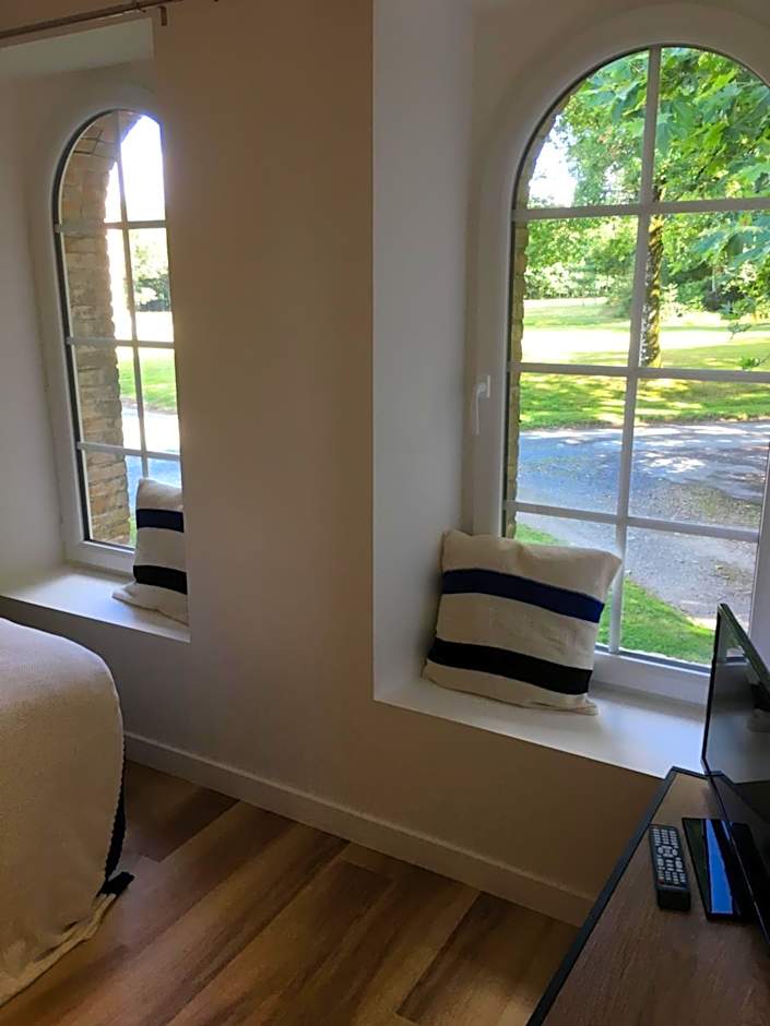 Cabanes et Studios à la Bernardiere