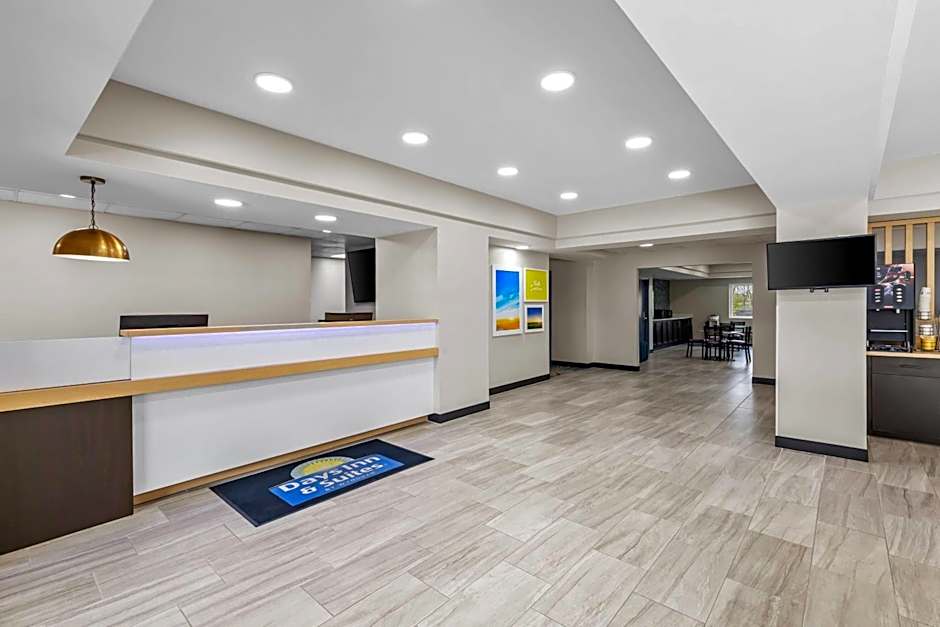 Days Inn & Suites by Wyndham Union City