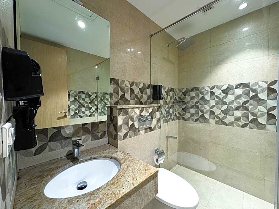 The Blue Jay Hostel - Dorms & Rooms Hotel