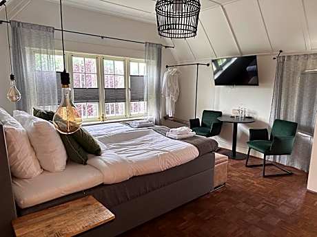 Double Room with Private Bathroom