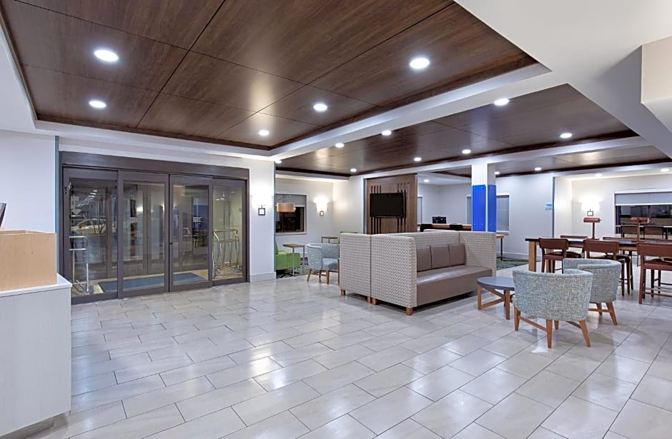 Holiday Inn Express Hotel & Suites Birmingham - Inverness 280 By IHG