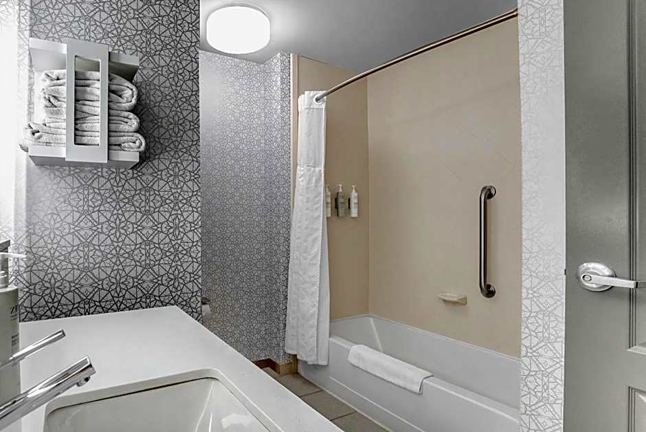 Hampton Inn & Suites Peru