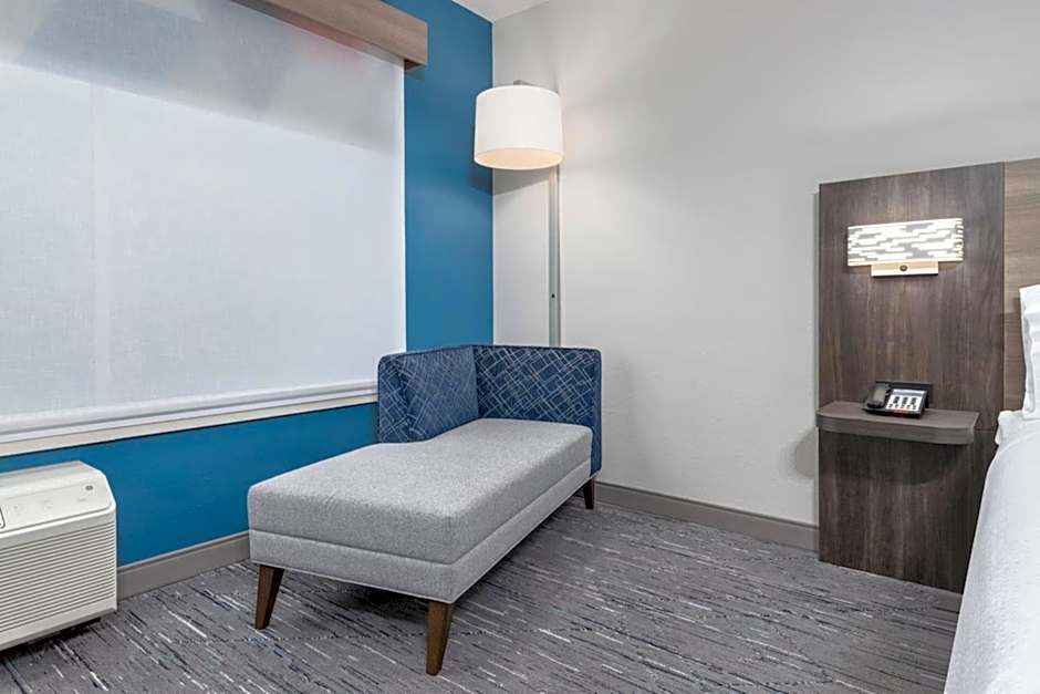 Holiday Inn Express and Suites Beeville By IHG