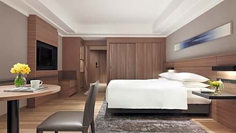 Deluxe King Room with Garden View