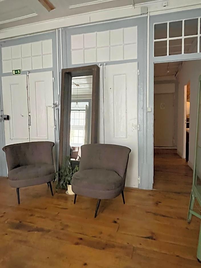 Alface Hall Hostel & Bar