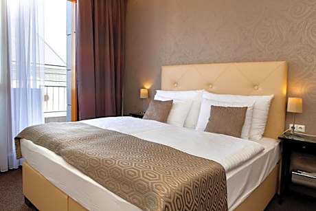 Deluxe Double Room with Castle View