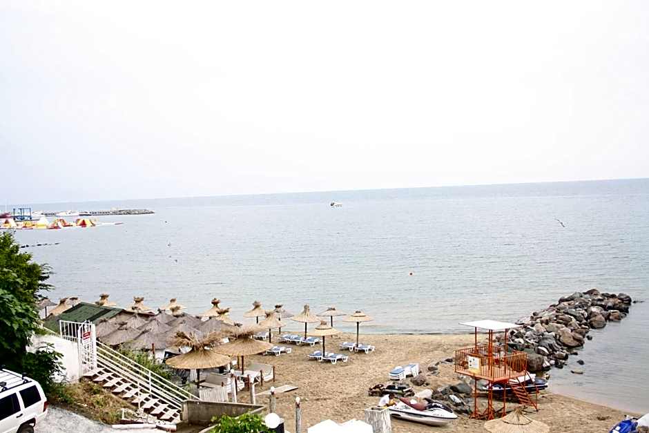 Iris Beach Hotel