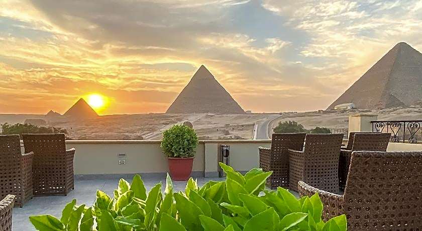 Egypt pyramids inn
