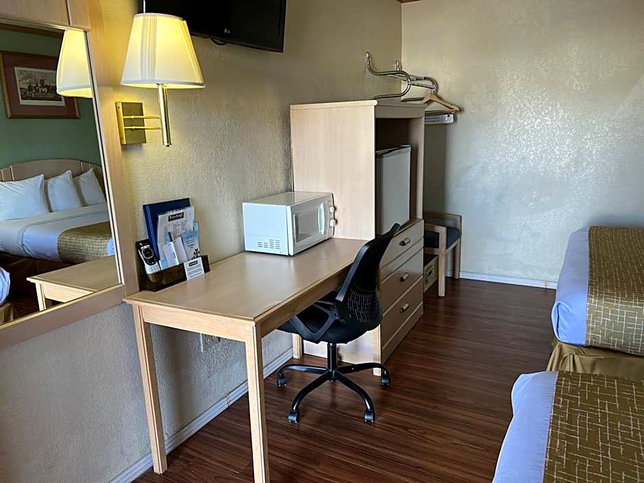 Travelodge by Wyndham Holbrook