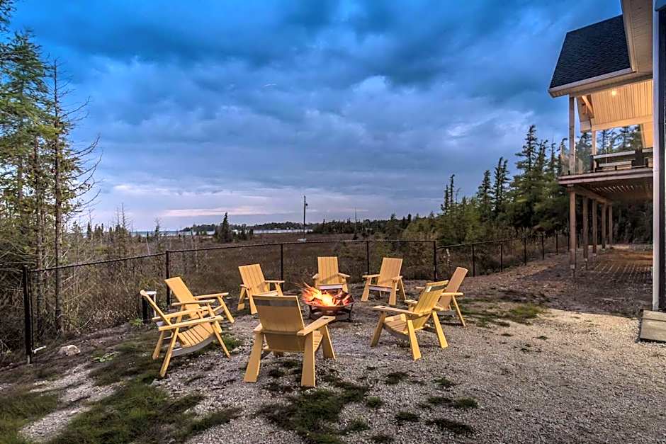 Huronia Luxury Lakefront Views & Game Room!