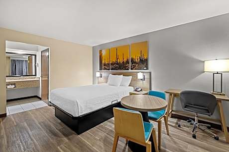 1 Queen Bed Mobility Accessible Room Non-Smoking