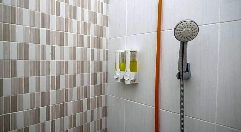 RedDoorz Syariah near Universitas Mercu Buana Kampus 2 Yogyakarta