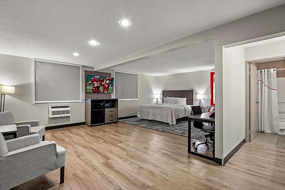 Red Roof Plus Belleville