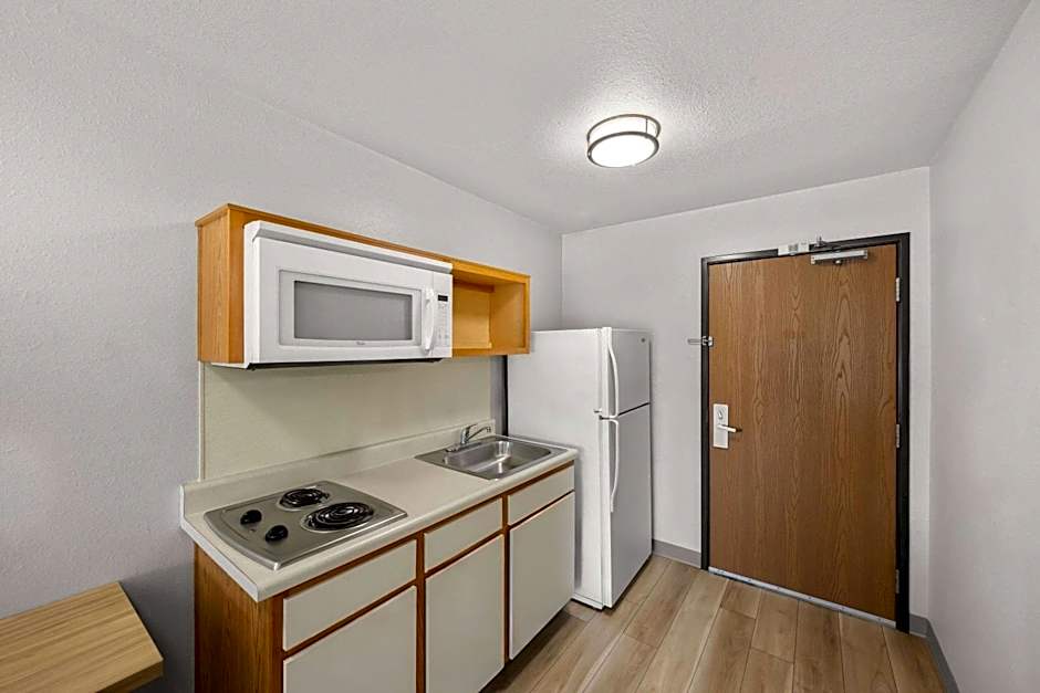 Days Inn & Suites by Wyndham Rochester South