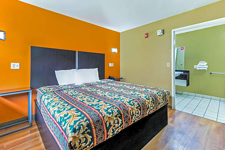 OYO Hotel Lake Charles Hwy 10