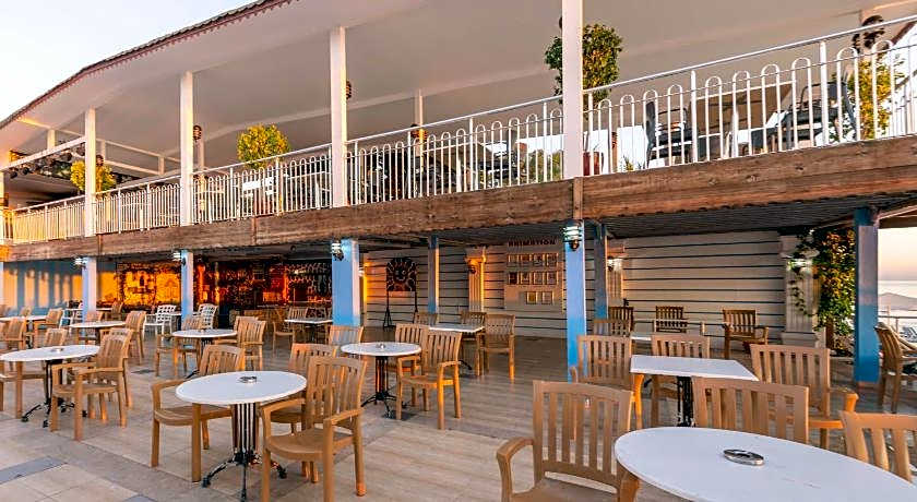 Armas Beach Hotel