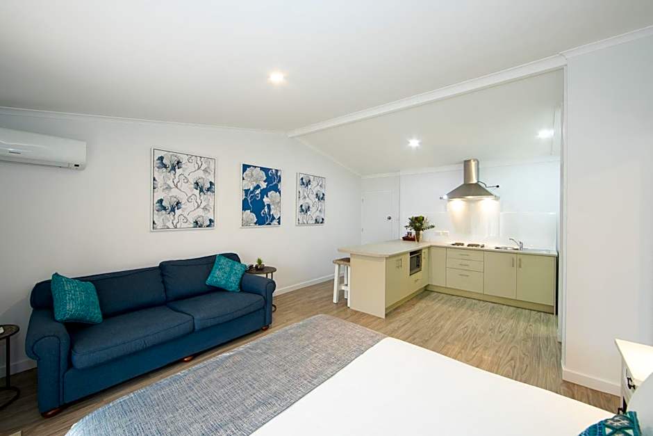 New England Motor Lodge