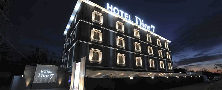 HOTEL Dior7