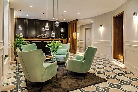 Budapest Eye- Boutique Suites, by BQA