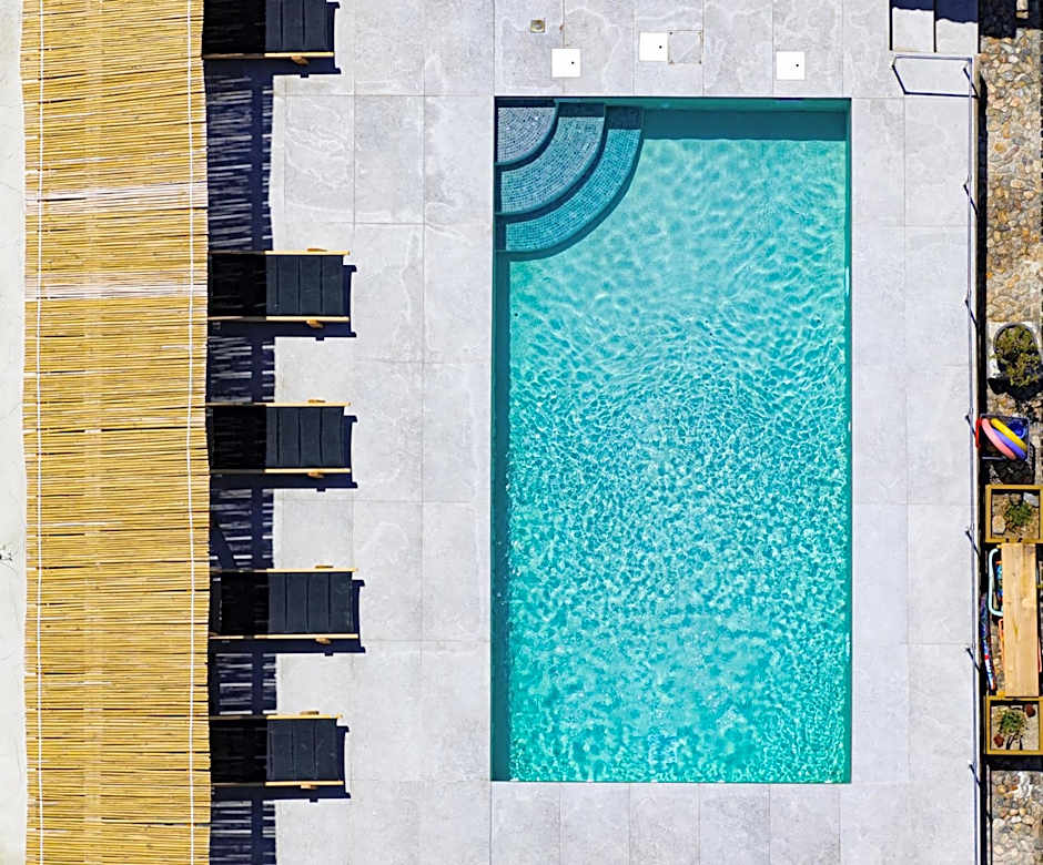 Birds Villa Apartments with Heated Pool - Including Car and Breakfast