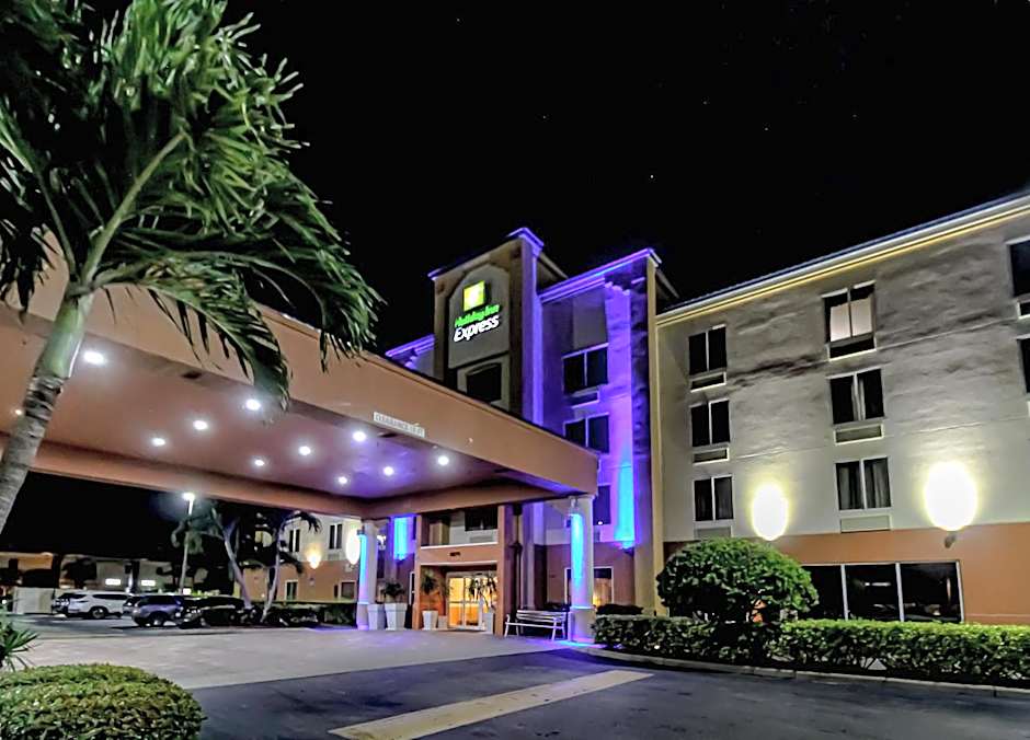 Holiday Inn Express Hotel & Suites Cocoa Beach By IHG