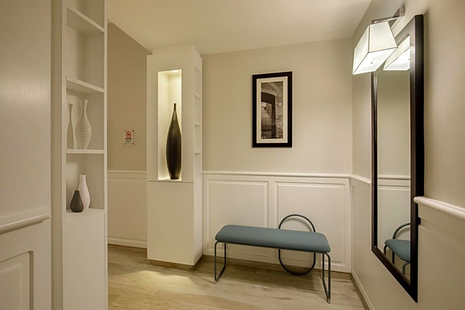 Aenea Superior Inn