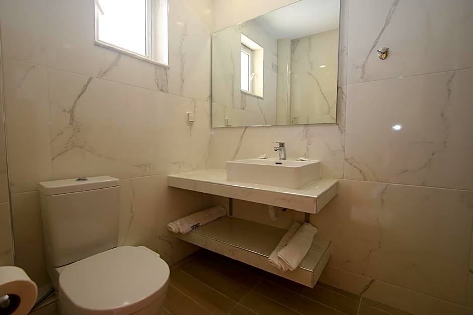 Village Inn Studios & Family Apartments