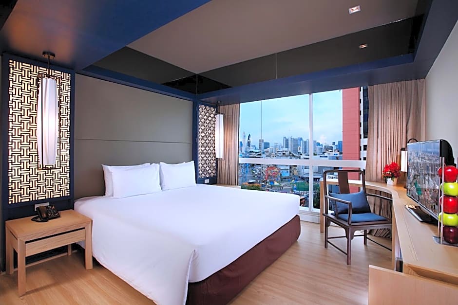 Photo 1 of 9 of Deluxe 1 King Bed, City View
