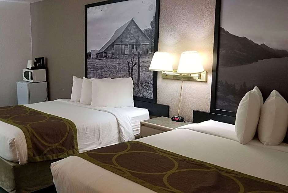 Super 8 by Wyndham Pincher Creek AB