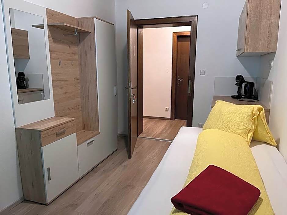 Pension Steiner, 6143 Matrei am Brenner!!Check-in between 15 - 21 o'clock!! No breakfast