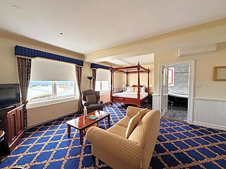 Junior Suite with Mountain View