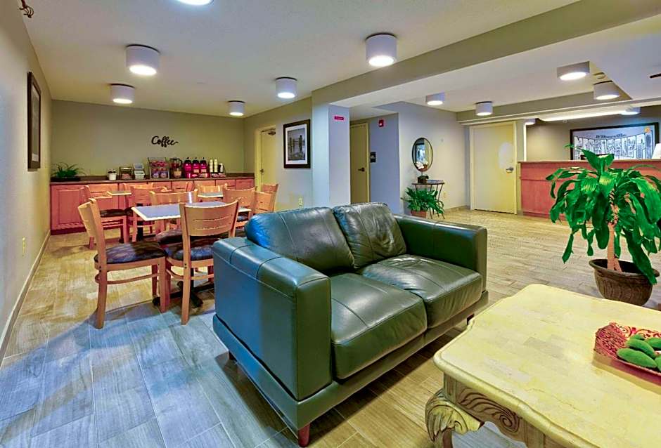 Super 8 by Wyndham Diberville Biloxi Area