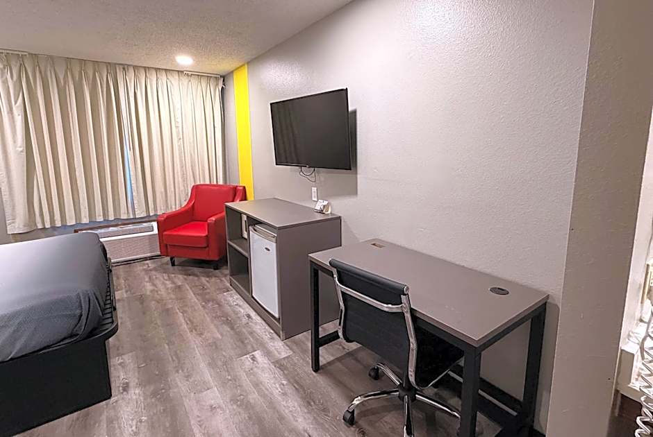 Super 8 by Wyndham Macomb